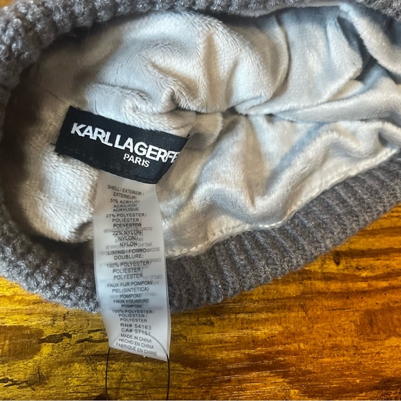 NEW Karl Lagerfeld Ribbed Cuffed
Beanie Pom Pom & Choupette
Charm Gray OSFA - Picture 5 of 5